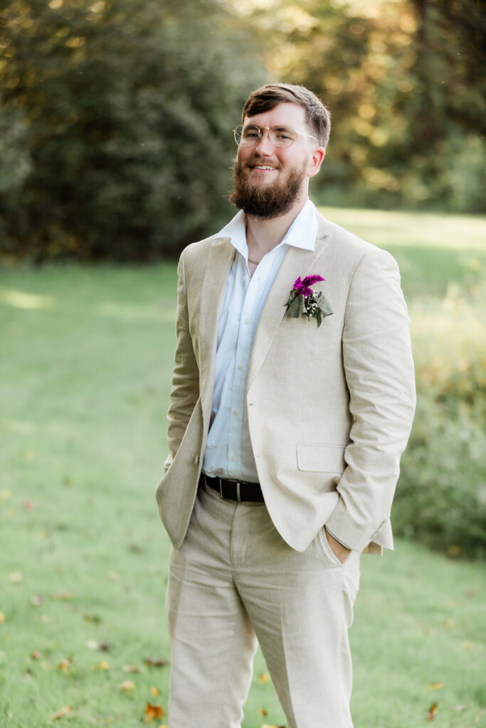 groom posing